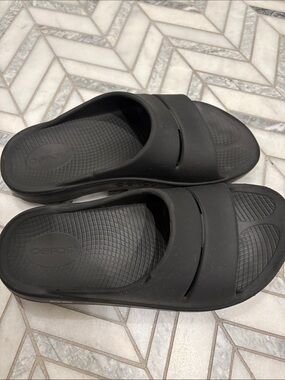 Oofos recovery sandals